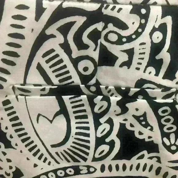 KENZIE MICRO SHORTS BLACK/WHITE SPRING SUMMER CASUAL PAISLEY PRINT SZ 8 - Picture 4 of 7